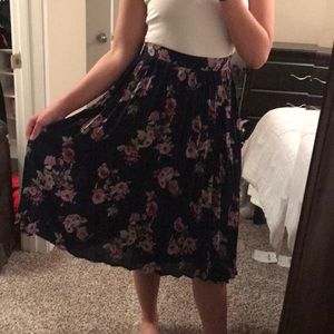 Floral/Navy pleated high-waist skirt